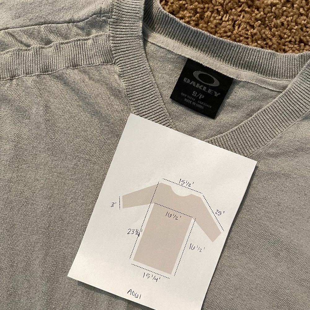 Oakley silk/cashmere lightweight sweater. - Picture 3 of 5